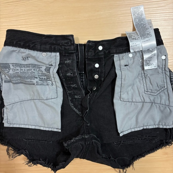 Levi’s 501 Cut Off Jean Shorts Size 24 Black High Rise Distressed - Picture 10 of 11